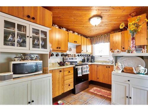 30 1 Street West, Rural Cypress County, AB - Indoor Photo Showing Kitchen