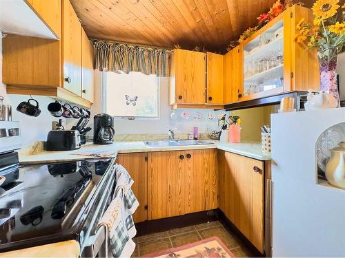 30 1 Street West, Rural Cypress County, AB - Indoor Photo Showing Kitchen With Double Sink