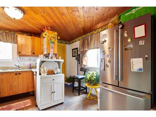 30 1 Street West, Rural Cypress County, AB - Indoor Photo Showing Kitchen