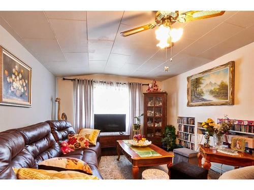 30 1 Street West, Rural Cypress County, AB - Indoor Photo Showing Living Room