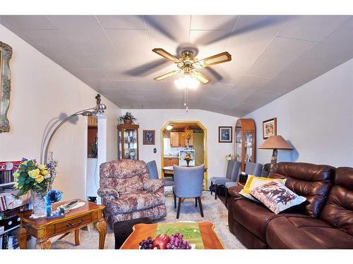 30 1 Street West, Rural Cypress County, AB - Indoor Photo Showing Living Room