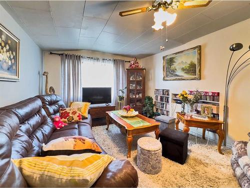 30 1 Street West, Rural Cypress County, AB - Indoor Photo Showing Living Room