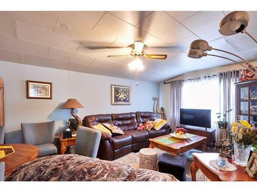 30 1 Street West, Rural Cypress County, AB - Indoor Photo Showing Living Room