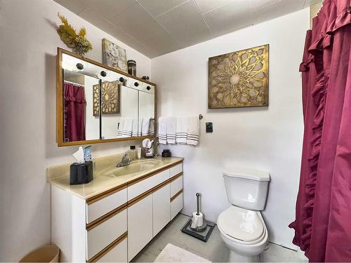 30 1 Street West, Rural Cypress County, AB - Indoor Photo Showing Bathroom