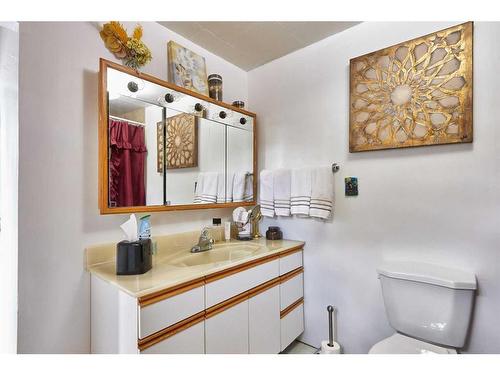 30 1 Street West, Rural Cypress County, AB - Indoor Photo Showing Bathroom