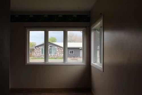 102 4 Avenue East, Bow Island, AB - Indoor Photo Showing Other Room