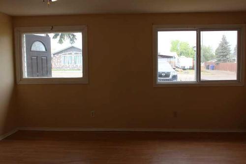 102 4 Avenue East, Bow Island, AB - Indoor Photo Showing Other Room