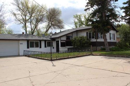 102 4 Avenue East, Bow Island, AB - Outdoor With Facade