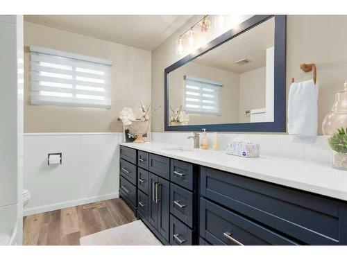 122 8 Street Sw, Medicine Hat, AB - Indoor Photo Showing Bathroom