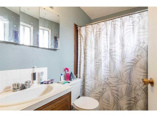 90 Cooper Road Se, Medicine Hat, AB - Indoor Photo Showing Bathroom