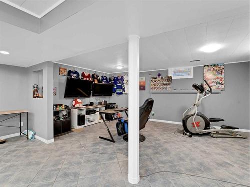 24 Clark Crescent Se, Medicine Hat, AB - Indoor Photo Showing Gym Room
