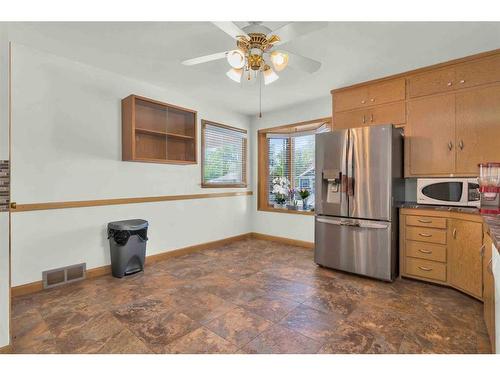 149 4 Street Sw, Medicine Hat, AB - Indoor Photo Showing Kitchen