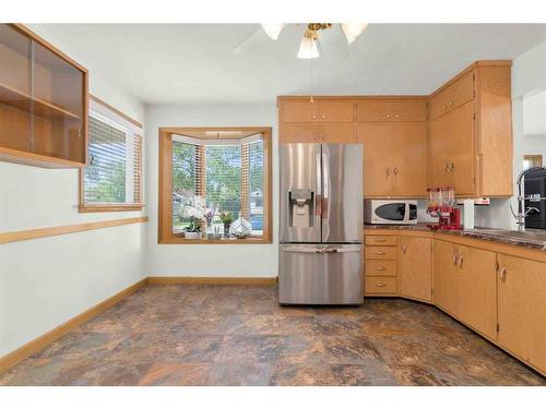 149 4 Street Sw, Medicine Hat, AB - Indoor Photo Showing Kitchen