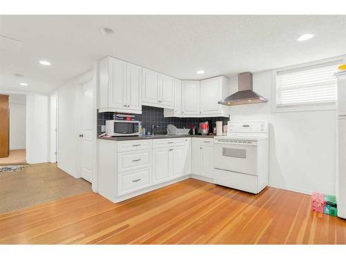 149 4 Street Sw, Medicine Hat, AB - Indoor Photo Showing Kitchen