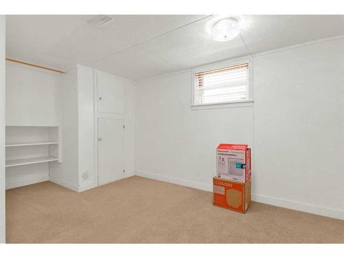 149 4 Street Sw, Medicine Hat, AB - Indoor Photo Showing Other Room