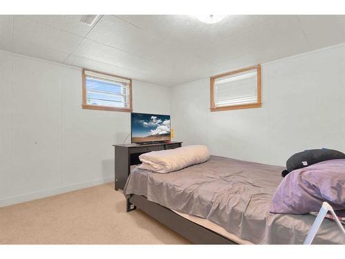 149 4 Street Sw, Medicine Hat, AB - Indoor Photo Showing Bedroom