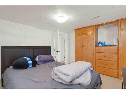 149 4 Street Sw, Medicine Hat, AB - Indoor Photo Showing Bedroom