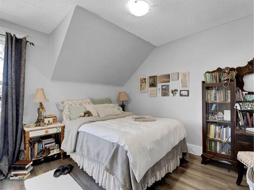 67 8 Street Ne, Medicine Hat, AB - Indoor Photo Showing Bedroom