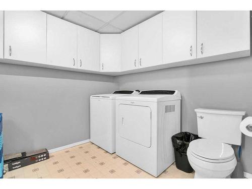 41 Rundle Crescent Se, Medicine Hat, AB - Indoor Photo Showing Laundry Room