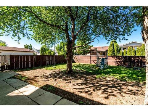 41 Rundle Crescent Se, Medicine Hat, AB - Outdoor With Backyard