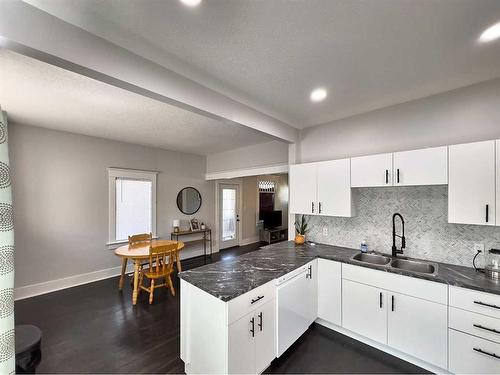 384 10 Street Se, Medicine Hat, AB - Indoor Photo Showing Kitchen With Double Sink