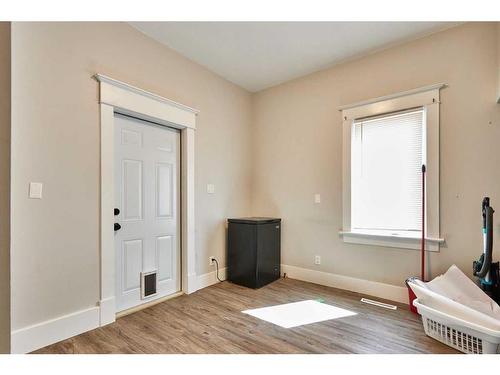 384 10 Street Se, Medicine Hat, AB - Indoor Photo Showing Other Room