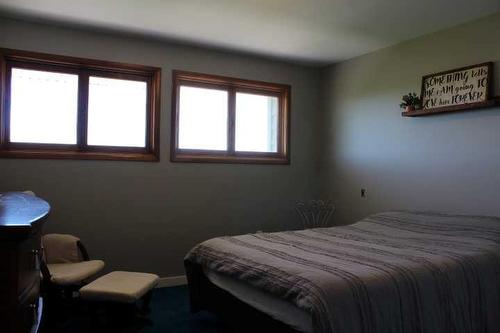 111017 Range Road 103 North, Bow Island, AB - Indoor Photo Showing Bedroom