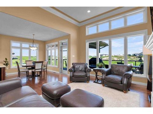 284 Desert Blume Drive, Desert Blume, AB - Indoor Photo Showing Living Room