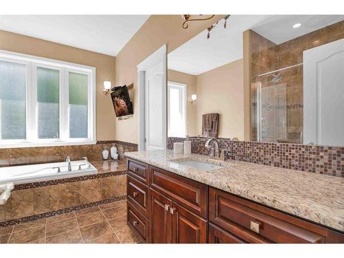 284 Desert Blume Drive, Desert Blume, AB - Indoor Photo Showing Bathroom