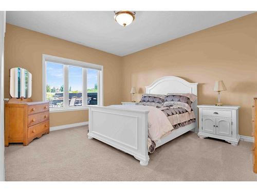 284 Desert Blume Drive, Desert Blume, AB - Indoor Photo Showing Bedroom