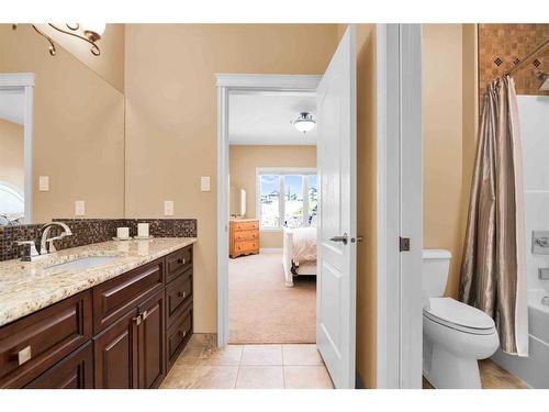 284 Desert Blume Drive, Desert Blume, AB - Indoor Photo Showing Bathroom