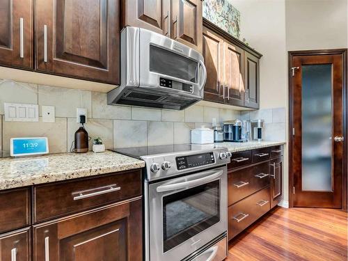 15 Somerset Place Se, Medicine Hat, AB - Indoor Photo Showing Kitchen