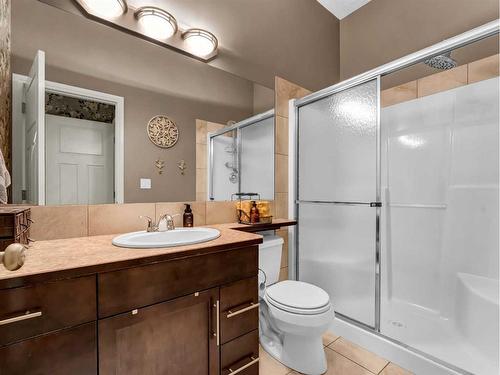 15 Somerset Place Se, Medicine Hat, AB - Indoor Photo Showing Bathroom