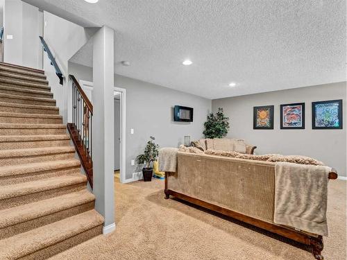 15 Somerset Place Se, Medicine Hat, AB - Indoor Photo Showing Other Room