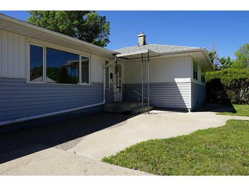 615 11 Street Sw, Medicine Hat, AB - Outdoor