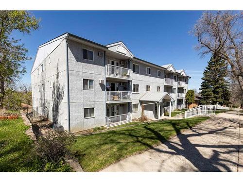 202-252 4 Street Se, Medicine Hat, AB - Outdoor With Balcony