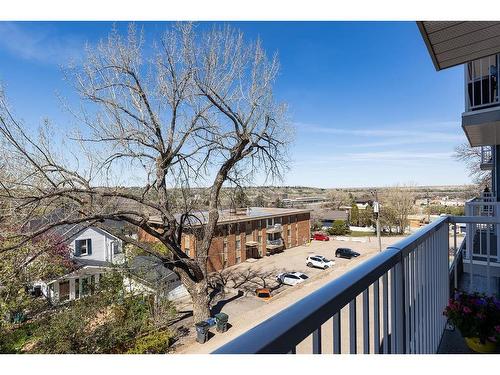 202-252 4 Street Se, Medicine Hat, AB - Outdoor With Balcony