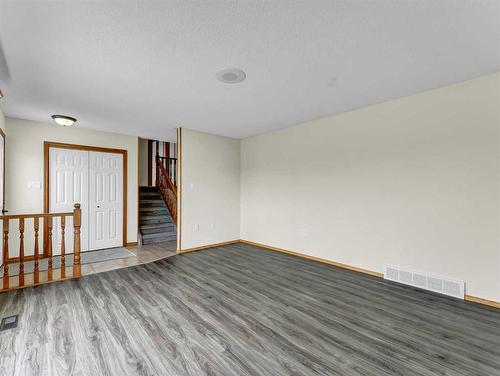 28 Cairney Crescent Se, Medicine Hat, AB - Indoor Photo Showing Other Room