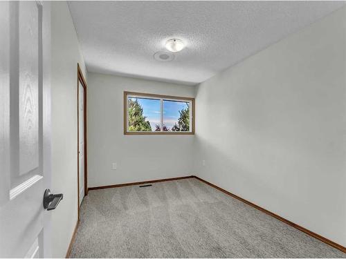 28 Cairney Crescent Se, Medicine Hat, AB - Indoor Photo Showing Other Room