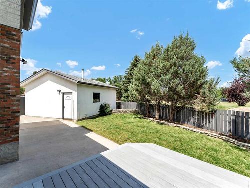 28 Cairney Crescent Se, Medicine Hat, AB - Outdoor