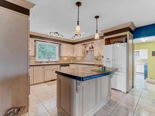 5106 Highway 41A, Rural Cypress County, AB - Indoor Photo Showing Kitchen