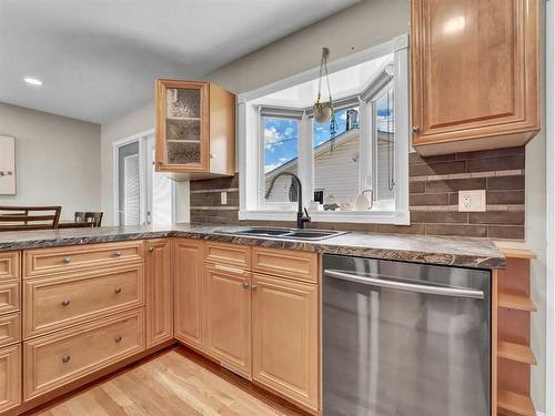 884 Bassett Crescent Nw, Medicine Hat, AB - Indoor Photo Showing Kitchen With Double Sink