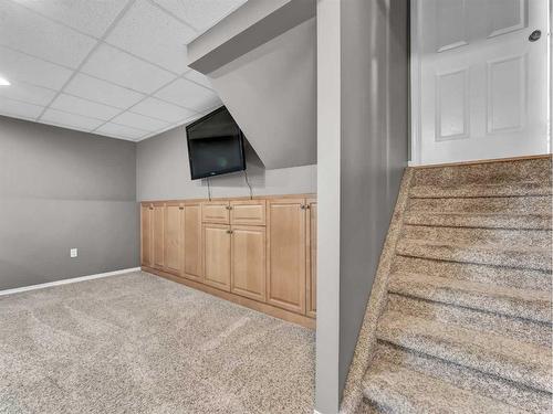 884 Bassett Crescent Nw, Medicine Hat, AB - Indoor Photo Showing Other Room