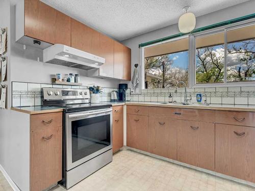 436 3 Street West, Empress, AB - Indoor Photo Showing Kitchen