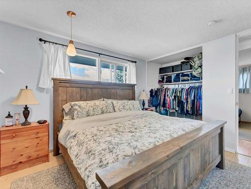 436 3 Street West, Empress, AB - Indoor Photo Showing Bedroom