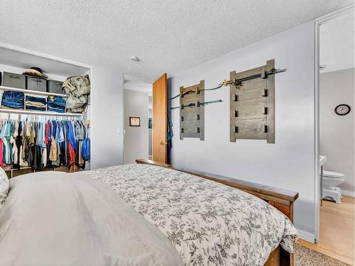 436 3 Street West, Empress, AB - Indoor Photo Showing Bedroom