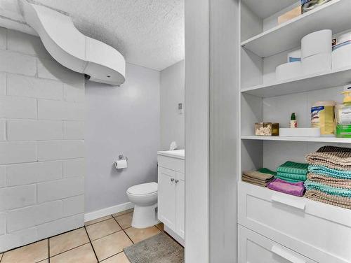 436 3 Street West, Empress, AB - Indoor Photo Showing Bathroom