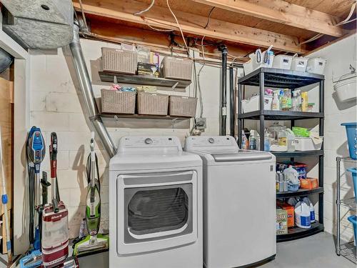 436 3 Street West, Empress, AB - Indoor Photo Showing Laundry Room