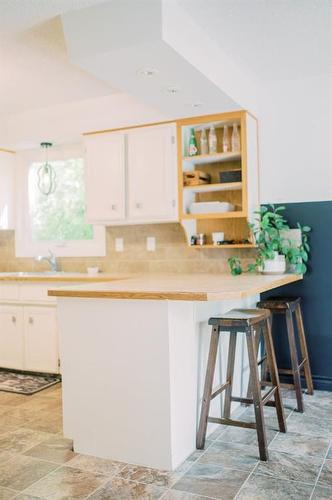 5823 50A Avenue, Stettler, AB - Indoor Photo Showing Kitchen With Double Sink