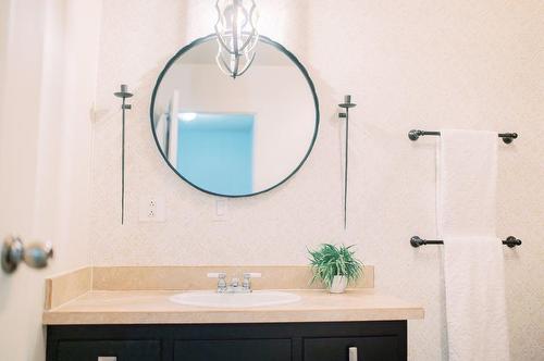 5823 50A Avenue, Stettler, AB - Indoor Photo Showing Bathroom